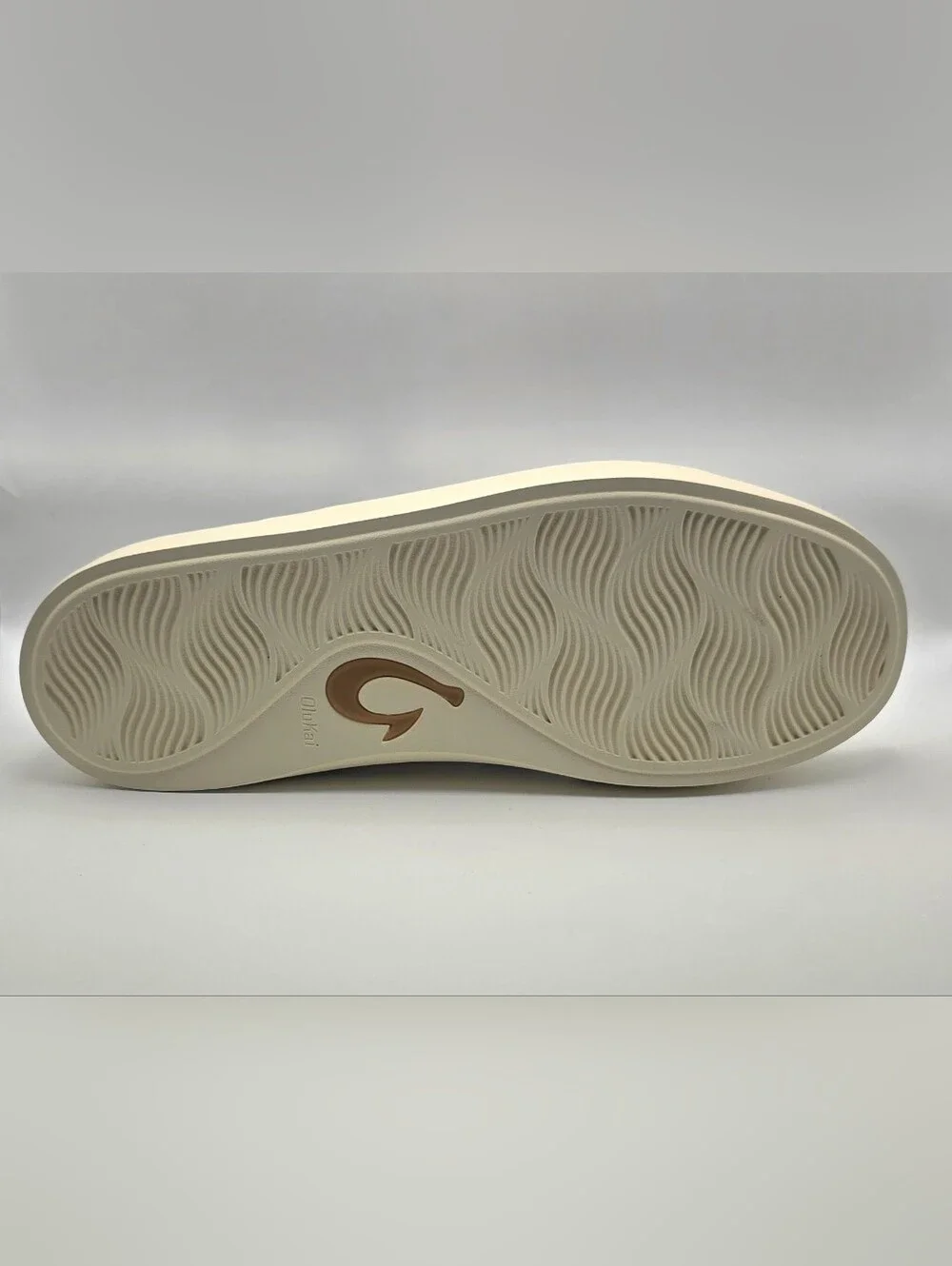 OluKai cruising sneaker surf